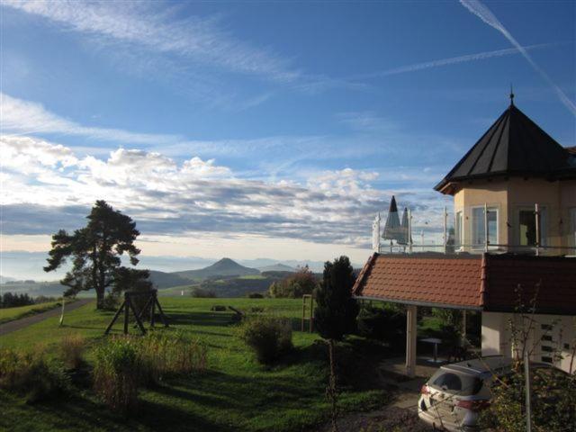 Hegaustern Pension Engen Buitenkant foto